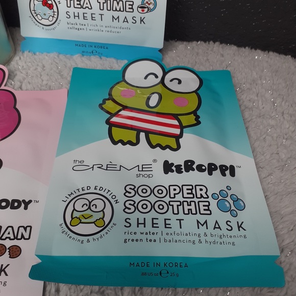 🔻NWT! The Creme Shop Hello Kitty Face Mask - Picture 4 of 4